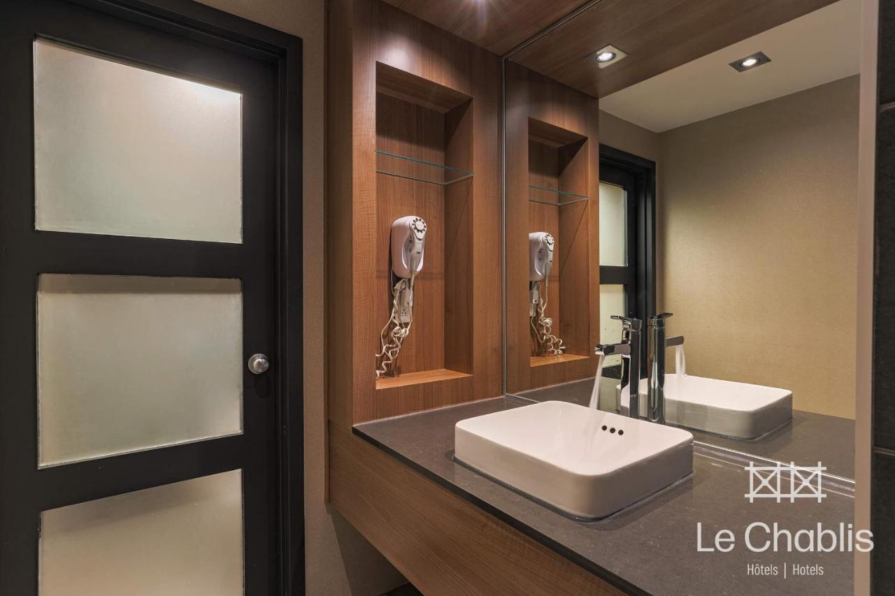 مونتريال Hotel Le Chablis Cadillac المظهر الخارجي الصورة